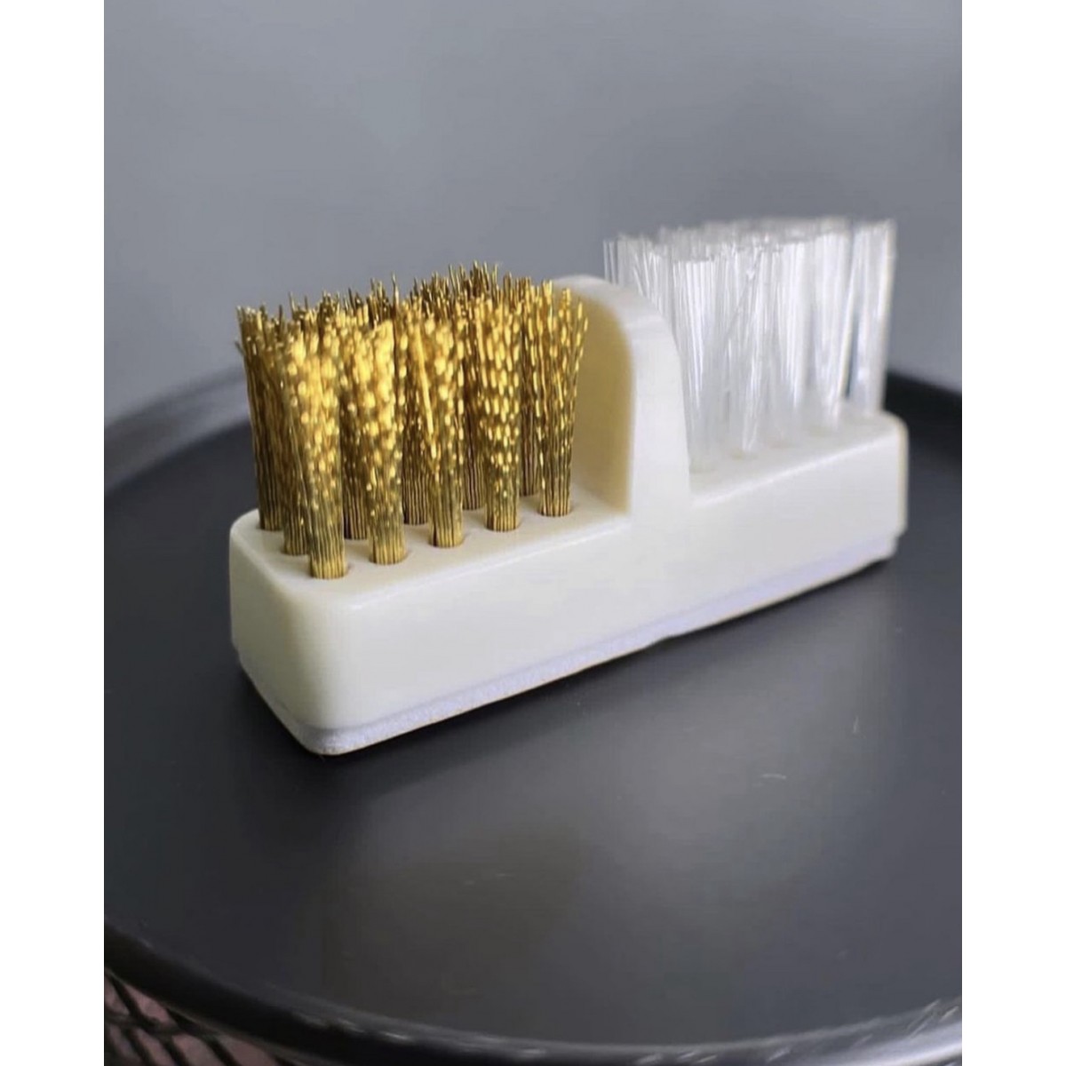 Купить Щетка для чистки фрез двойная (настольная на клеевой основой) - По Лучший Ценам в РБ. |на dixnail.by ✅