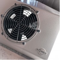  Cosmos - это белый настольный пылесос для маникюра.